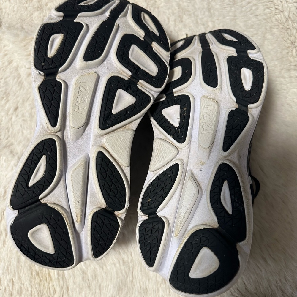 Hoka Bondi 8 Women's Black Athletic Shoes - Picture 4 of 9